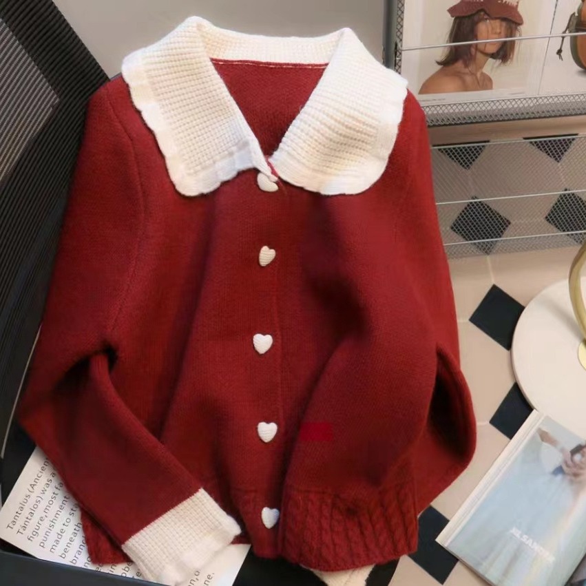 Color blocking doll neck soft and sticky knitted sweater for women in autumn and winter 2023, new western-style anti-aging short style, heart button sweater
