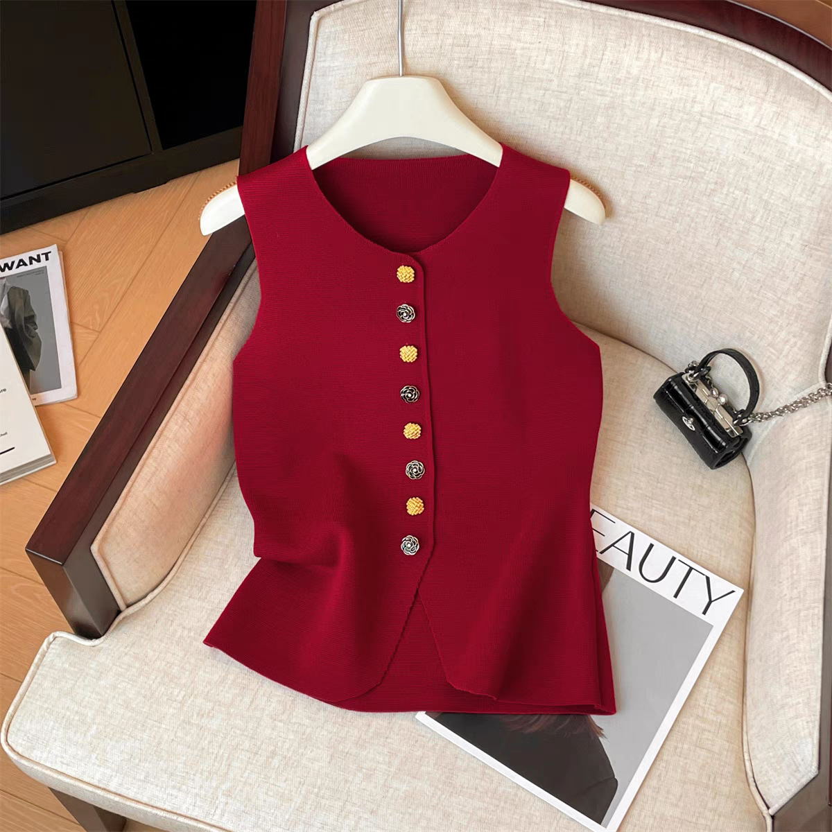 Autumn new French sleeveless knitted vest top for women's outerwear, slimming color button knit sweater, layered outerwear