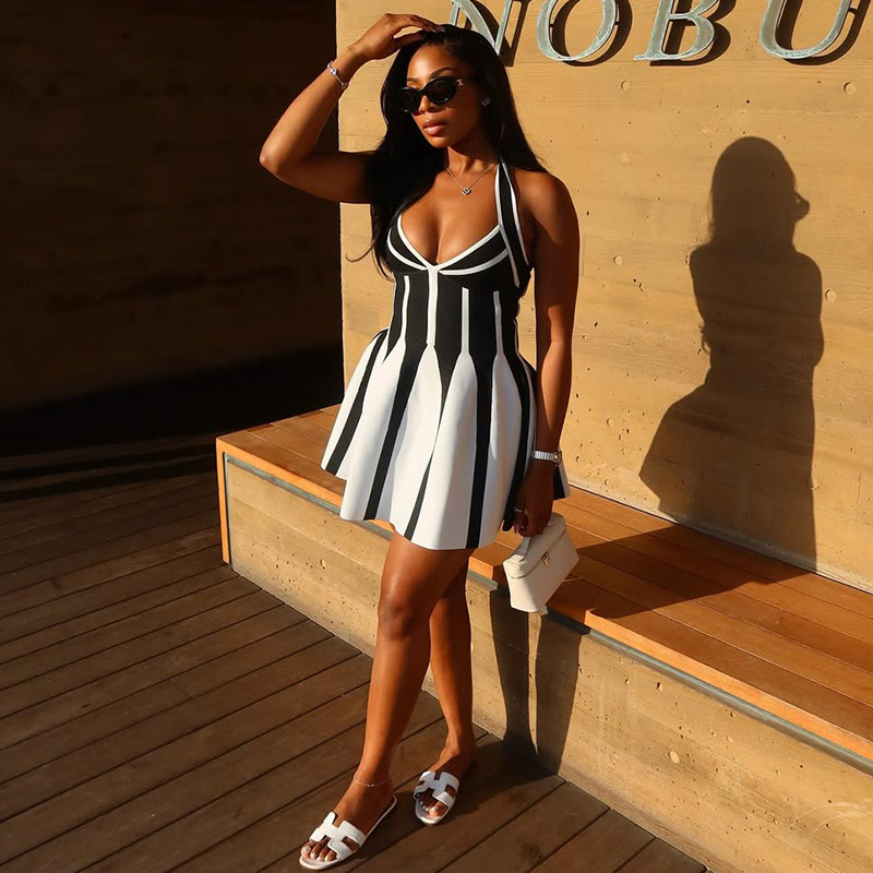 European and American style foreign trade black and white contrasting women's pleated patchwork A-line skirt hanging neck V-neck sleeveless slim short dress trend