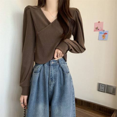 Short V-neck base shirt for women with a niche design, high waisted long sleeved T-shirt with spring and autumn bubble sleeves, irregular top
