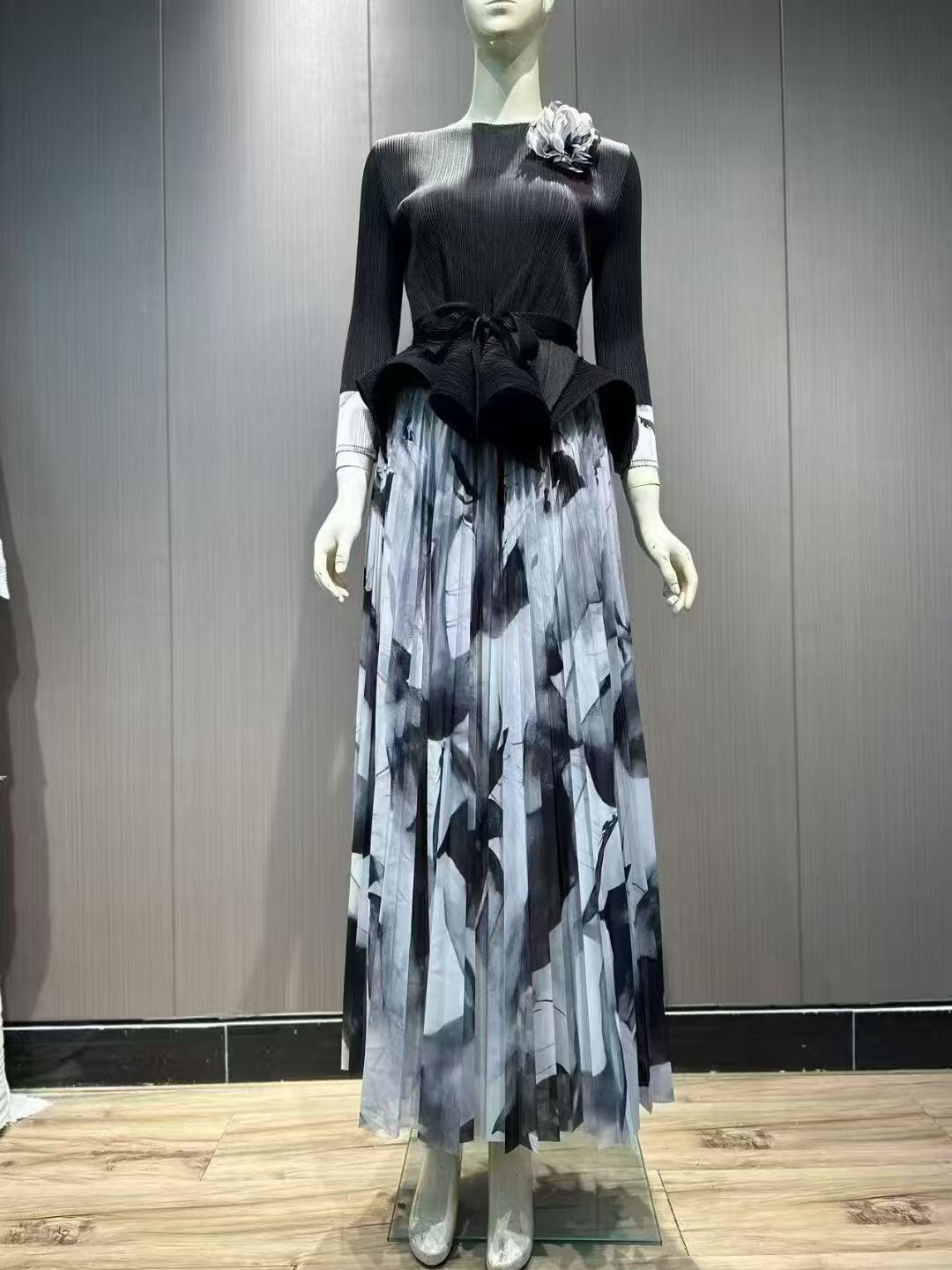 Factory direct sales of Miyake wrinkles in 8 colors to choose from Factory direct sales of Miyake wrinkles in 8 colors to choose from