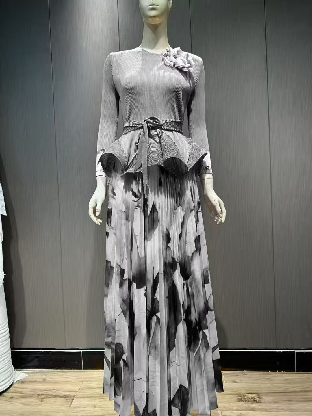 Factory direct sales of Miyake wrinkles in 8 colors to choose from Factory direct sales of Miyake wrinkles in 8 colors to choose from