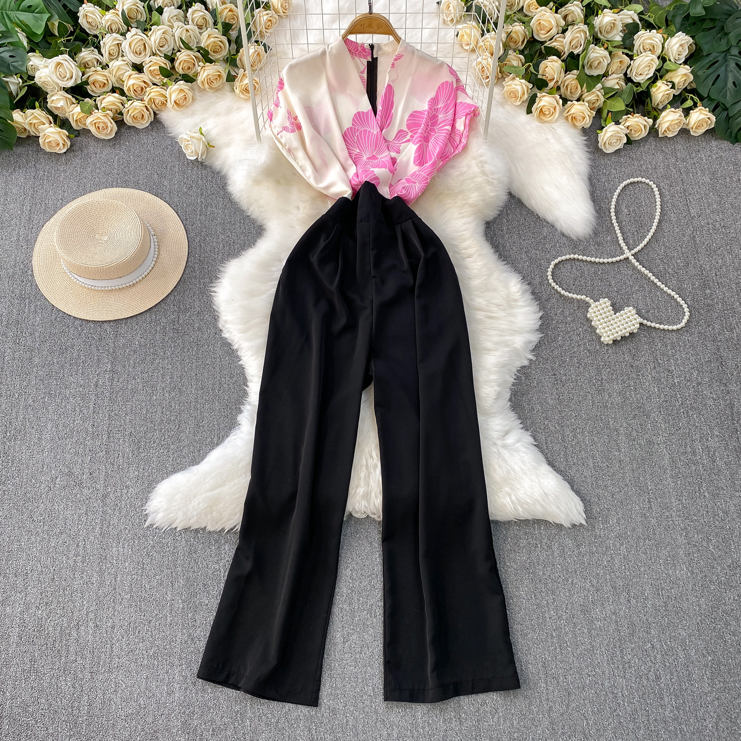 Advanced and elegant temperament print splicing V-neck short sleeved jumpsuit for women's summer new collection, waist cinching and slimming wide leg pants