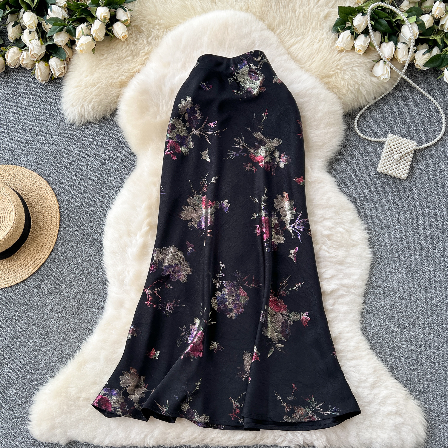 Light mature style, high-end feeling, hot stamping, printed fish tail skirt, women's 2025 summer high waist slimming satin bread buttocks mid length skirt Light mature style, high-end feeling, hot stamping, printed fish tail skirt, women's 2025 summer high waist slimming satin bread buttocks mid length skirt