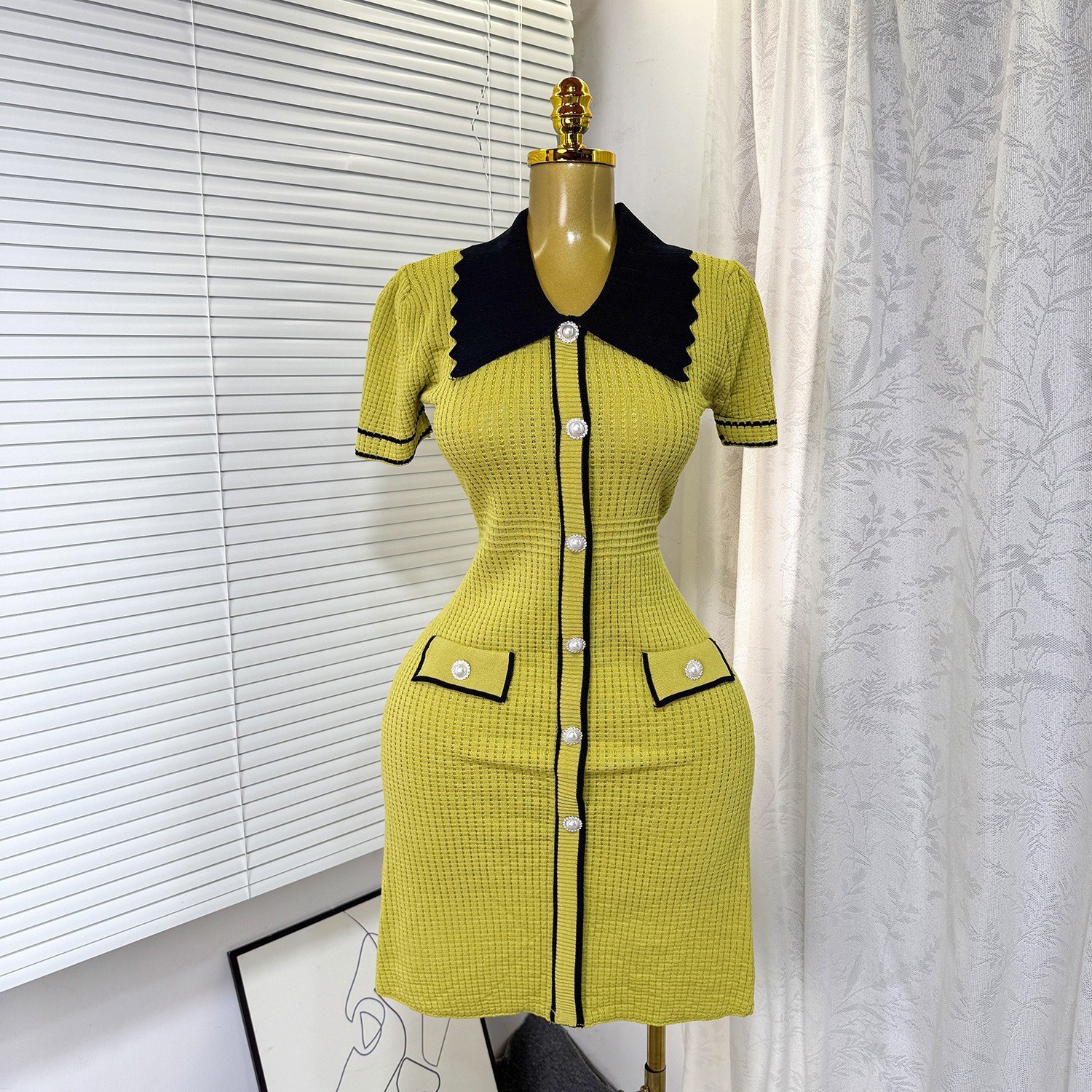 Temperament contrasting doll neck short sleeved knitted dress for women with a niche design sense, single breasted slim fit and slimming mid length skirt Temperament contrasting doll neck short sleeved knitted dress for women with a niche design sense, single breasted slim fit and slimming mid length skirt