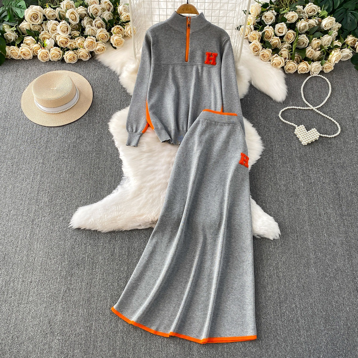 Autumn and winter slimming look, wearing a half high neck long sleeved knitted sweatshirt with a zipper and contrasting high waist mid length skirt set Autumn and winter slimming look, wearing a half high neck long sleeved knitted sweatshirt with a zipper and contrasting high waist mid length skirt set