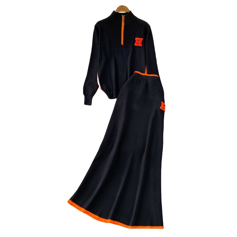 Autumn and winter slimming look, wearing a half high neck long sleeved knitted sweatshirt with a zipper and contrasting high waist mid length skirt set Autumn and winter slimming look, wearing a half high neck long sleeved knitted sweatshirt with a zipper and contrasting high waist mid length skirt set