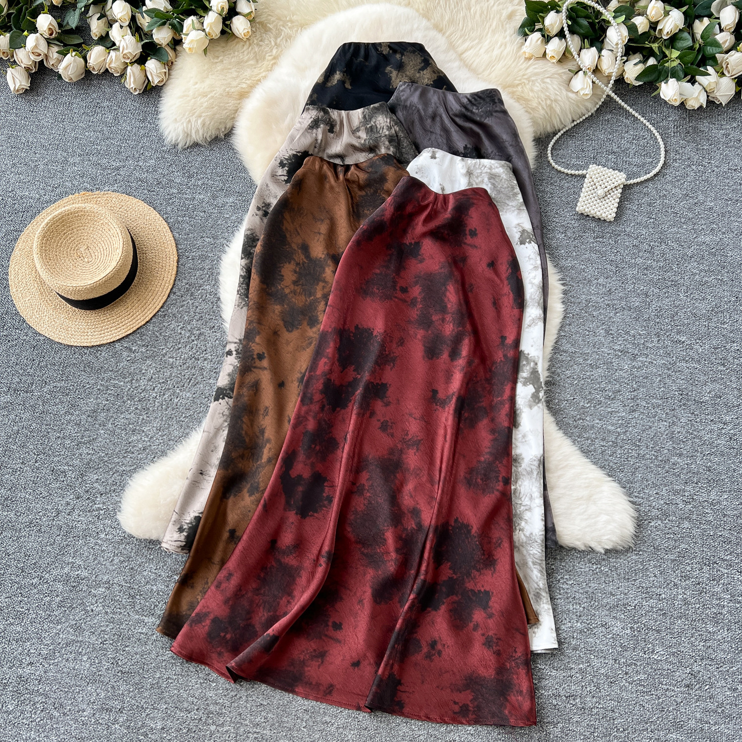 French high-end satin skirt for women in summer 2025, light luxury retro ink print high waist slimming fishtail skirt