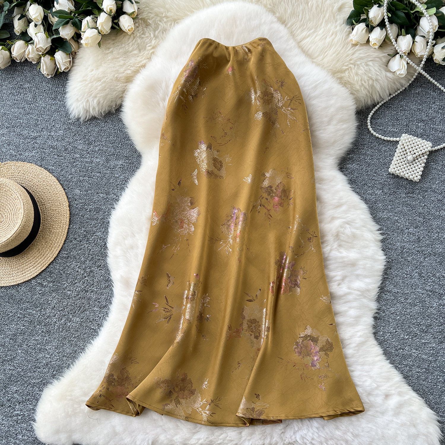 Light mature style, high-end feeling, hot stamping, printed fish tail skirt, women's 2025 summer high waist slimming satin bread buttocks mid length skirt Light mature style, high-end feeling, hot stamping, printed fish tail skirt, women's 2025 summer high waist slimming satin bread buttocks mid length skirt