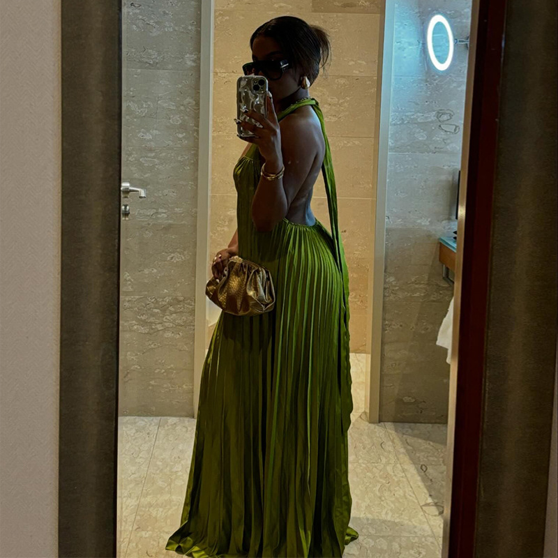 European and American women's clothing 2024 autumn new sweet and fresh hanging neck V-neck exposed back pressure pleated oversized swing dress European and American women's clothing 2024 autumn new sweet and fresh hanging neck V-neck exposed back pressure pleated oversized swing dress