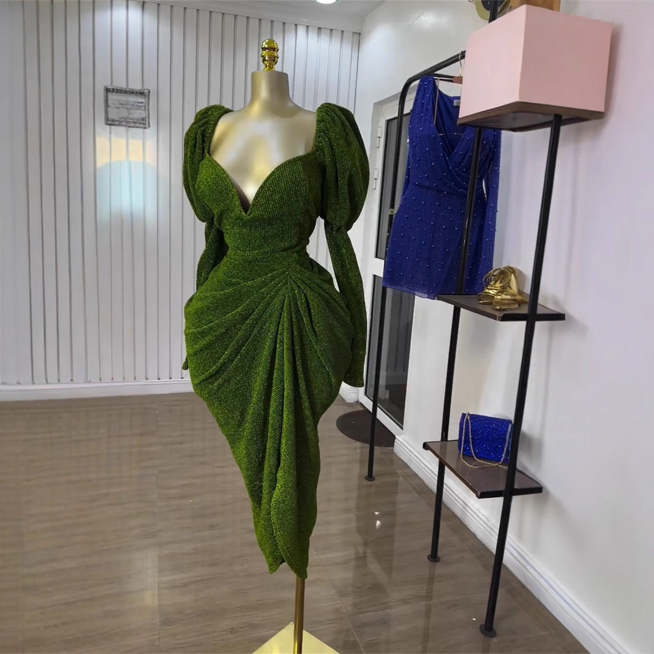 Spot European and American cross-border women's clothing 2025 autumn sexy temperament V-neck lantern long sleeved evening dress with wrapped buttocks dress Spot European and American cross-border women's clothing 2025 autumn sexy temperament V-neck lantern long sleeved evening dress with wrapped buttocks dress