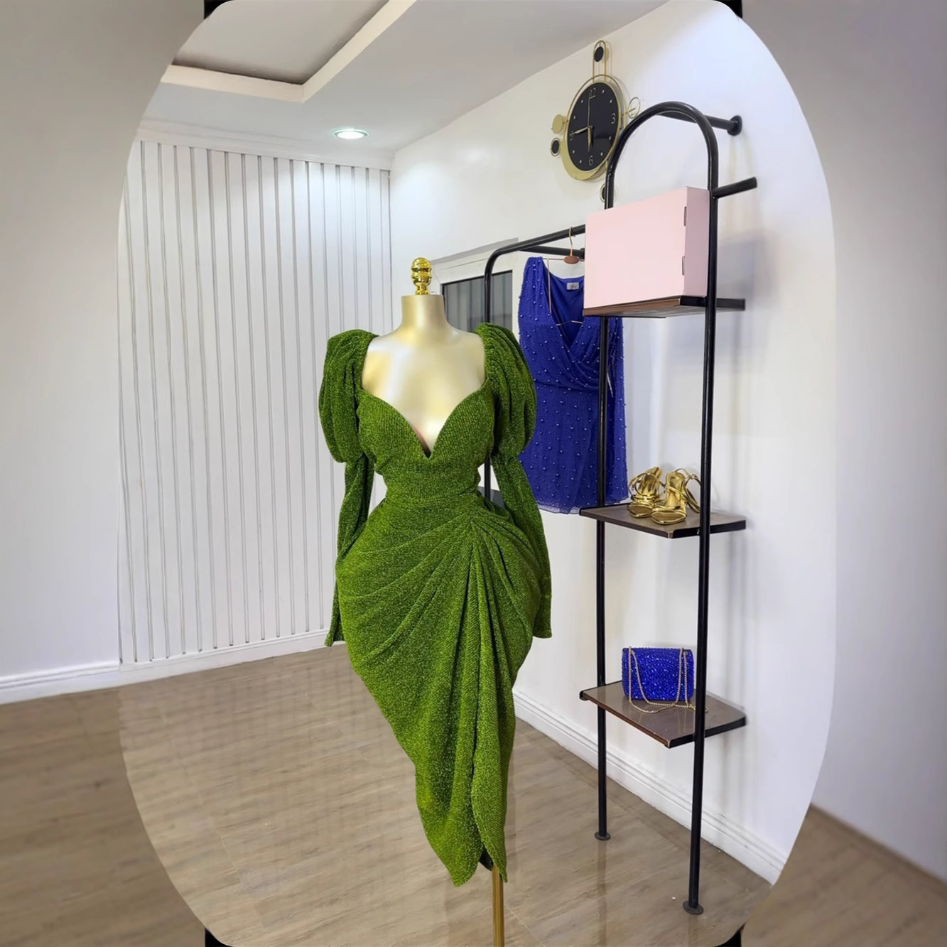 Spot European and American cross-border women's clothing 2025 autumn sexy temperament V-neck lantern long sleeved evening dress with wrapped buttocks dress Spot European and American cross-border women's clothing 2025 autumn sexy temperament V-neck lantern long sleeved evening dress with wrapped buttocks dress