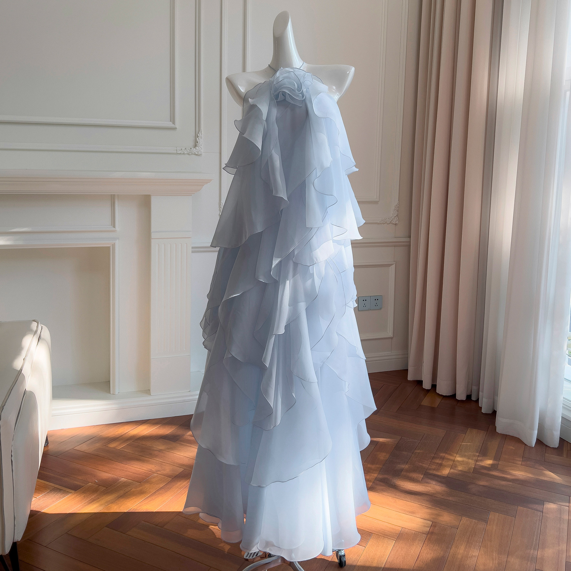 Elegant blue dress with camisole and neck hanging, elegant temperament and socialite. Long cake skirt with ruffled edges. Age reducing dress 69320