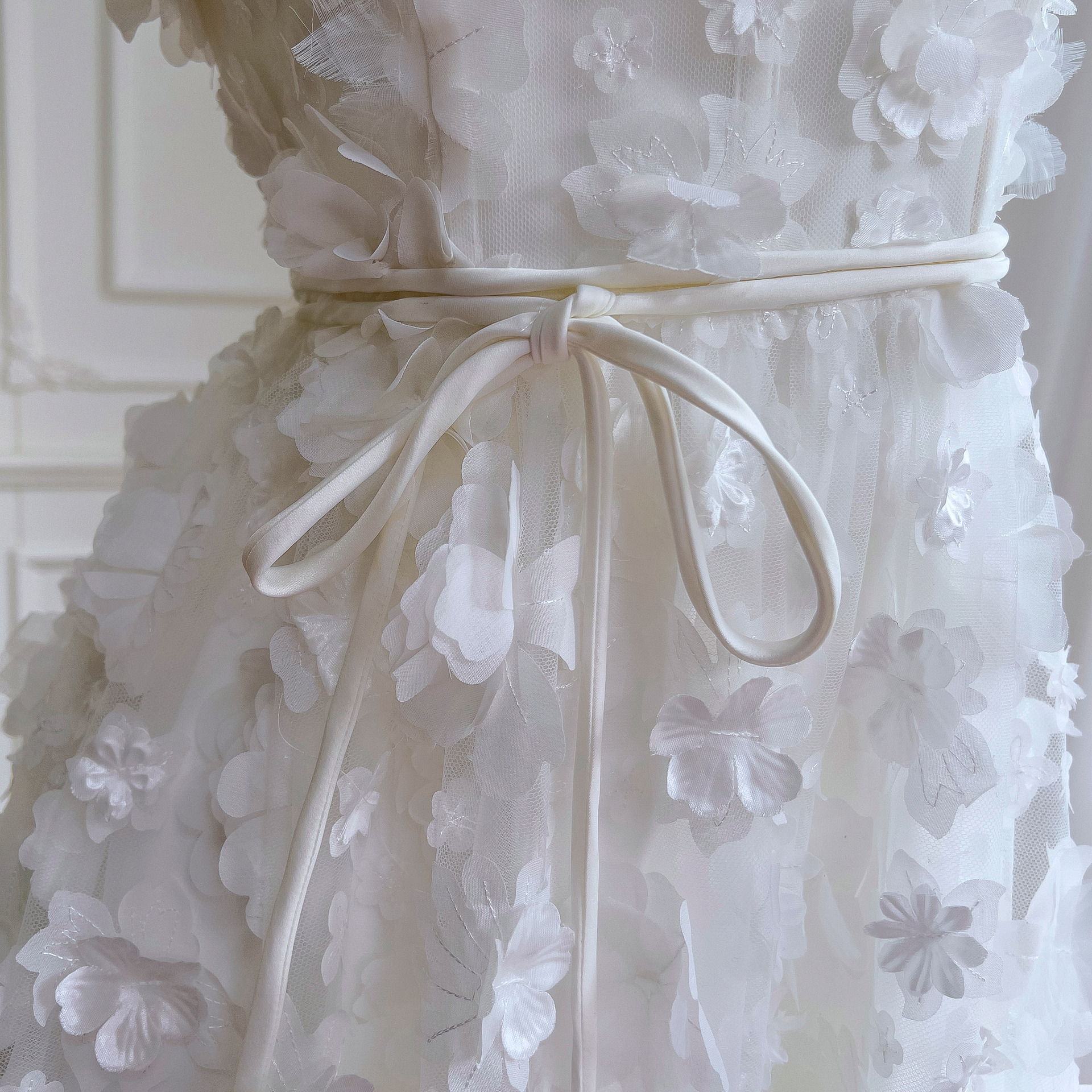 Evening gown dress, feminine temperament banquet, fluffy long skirt, goddess style, grand three-dimensional embroidered suspender dress 68129 Evening gown dress, feminine temperament banquet, fluffy long skirt, goddess style, grand three-dimensional embroidered suspender dress 68129