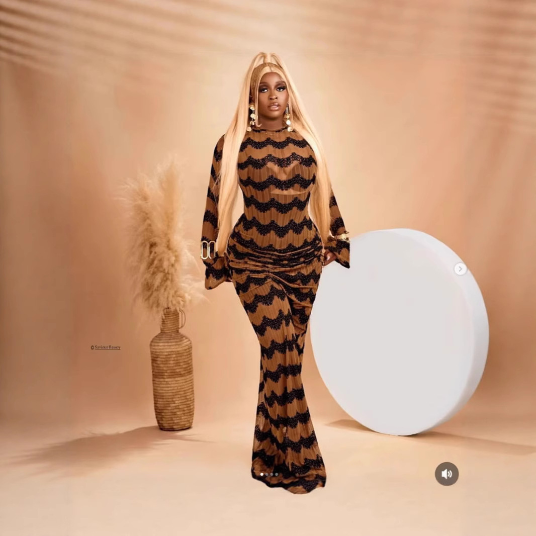 In stock 2025 cross-border European and American striped long sleeved pleated high waisted sexy vacation dress, long skirt 2 pieces including interior In stock 2025 cross-border European and American striped long sleeved pleated high waisted sexy vacation dress, long skirt 2 pieces including interior