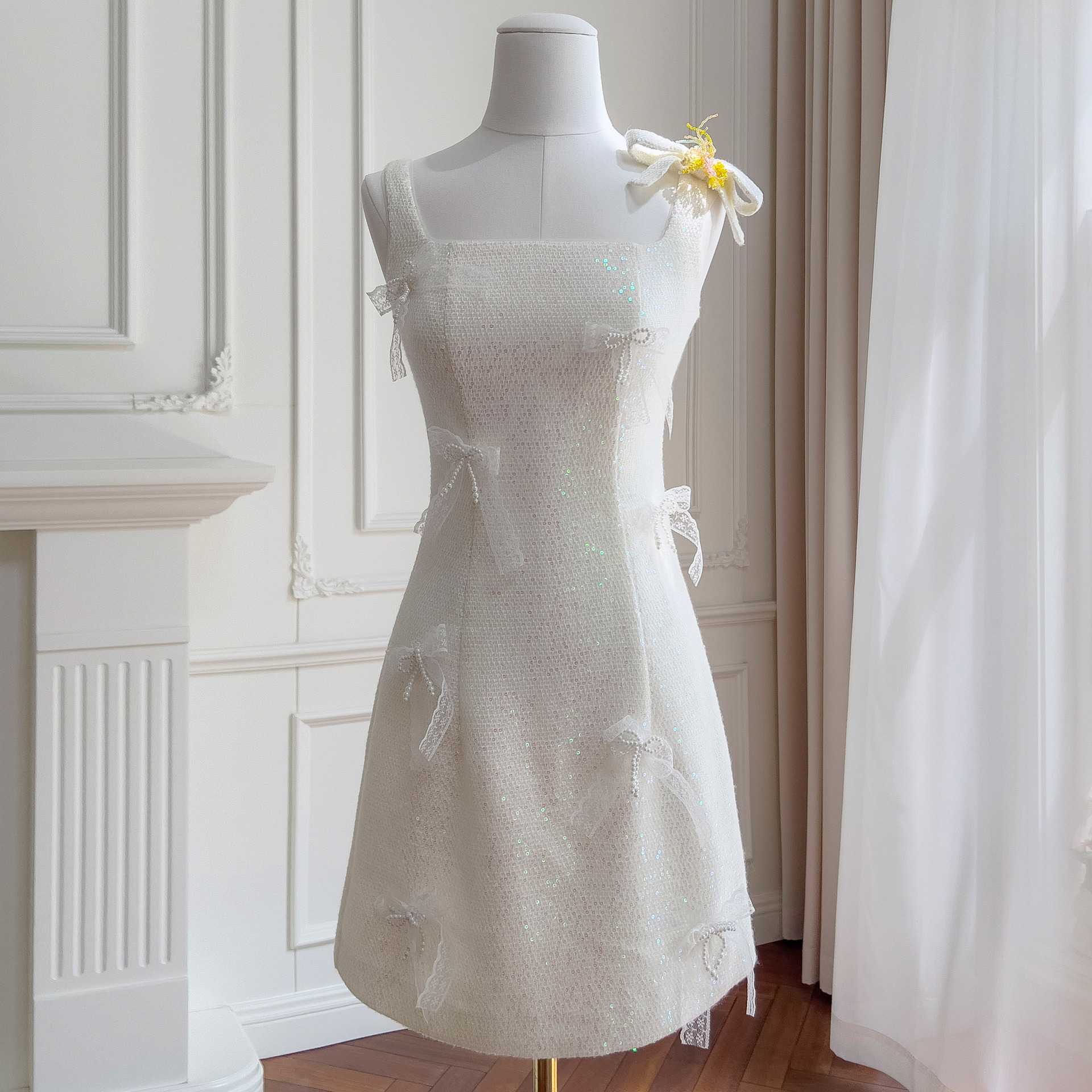 Bold floral sequin skirt, new style, small fragrance, rich family heiress, suspender, short one line, playful and lively skirt 69340