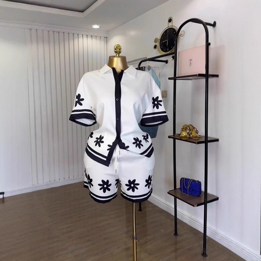 Spot 2025 European and American Cross border Women's Fashion Collar Color blocked Printed Shirt Wide Leg Shorts Casual Set Spot 2025 European and American Cross border Women's Fashion Collar Color blocked Printed Shirt Wide Leg Shorts Casual Set