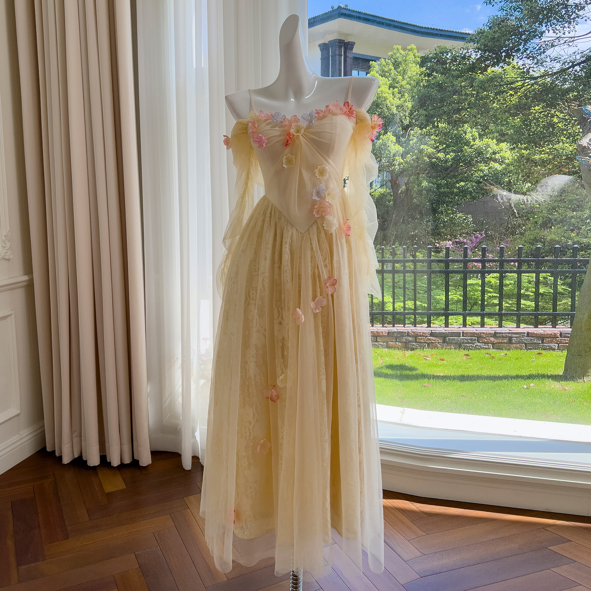 2024 Spring/Summer New Product Elegant Temperament Strap Waist for Slimming and Longevity Mesh Dress 68514 2024 Spring/Summer New Product Elegant Temperament Strap Waist for Slimming and Longevity Mesh Dress 68514