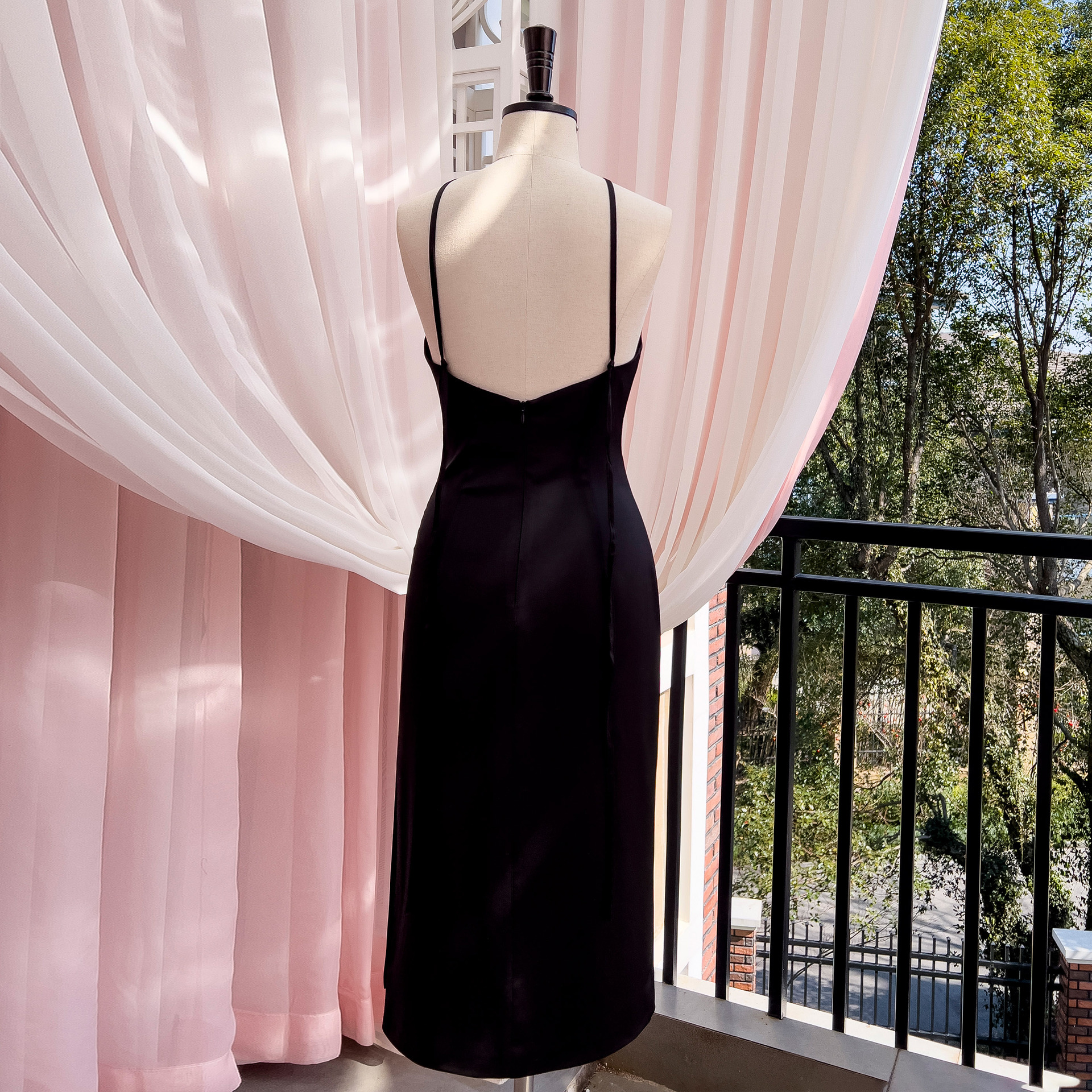 2024 early spring new product French black hanging neck and waist slimming temperament dress 68368 2024 early spring new product French black hanging neck and waist slimming temperament dress 68368