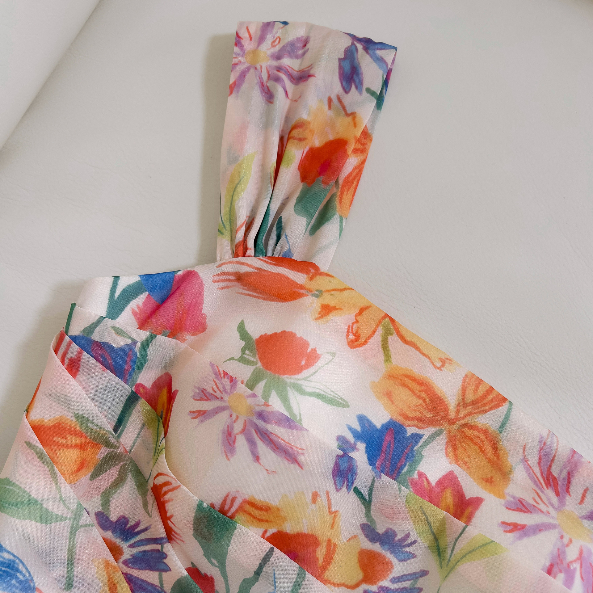 Temperament shoulder strap floral dress beach vacation dress women French waist cinched oil painting printed bag buttocks long skirt 68387 Temperament shoulder strap floral dress beach vacation dress women French waist cinched oil painting printed bag buttocks long skirt 68387