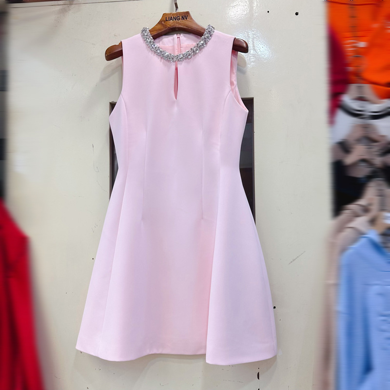 Thirteen lines of Vietnam's niche hollow solid color dress, light luxury temperament, round neck sleeveless waist cinched short skirt A2 # 8068 Thirteen lines of Vietnam's niche hollow solid color dress, light luxury temperament, round neck sleeveless waist cinched short skirt A2 # 8068