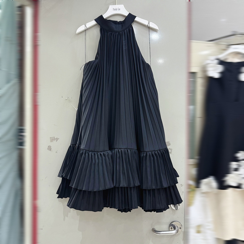 Thirteen line Australian French niche Miyake Heavy Industry pleated black sleeveless hanging neck dress short skirt C1 # 1908