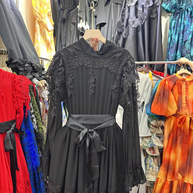 Thirteen line Australian niche round neck hollow out long sleeved lace patchwork wood ear drawstring long skirt dress A3 # 8920 Thirteen line Australian niche round neck hollow out long sleeved lace patchwork wood ear drawstring long skirt dress A3 # 8920