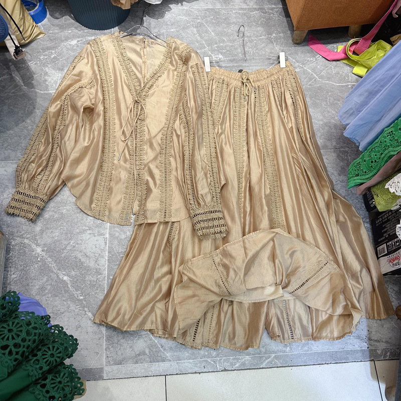 Thirteen new export heavy industry lace long sleeved shirt+large swing long skirt 2-piece set A2 # 8795 Thirteen new export heavy industry lace long sleeved shirt+large swing long skirt 2-piece set A2 # 8795