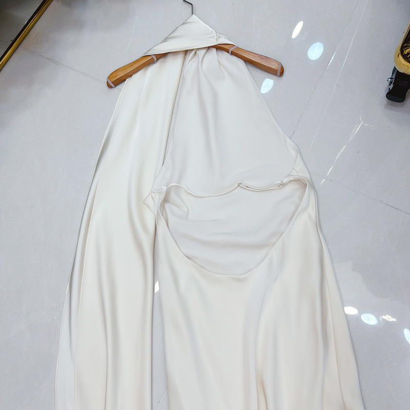 Thirteen Lines European and American Summer Satin Hanging Neck Dress Lazy socialite Style Sexy Backless Drifting Belt Long Dress C2 # 2590 Thirteen Lines European and American Summer Satin Hanging Neck Dress Lazy socialite Style Sexy Backless Drifting Belt Long Dress C2 # 2590