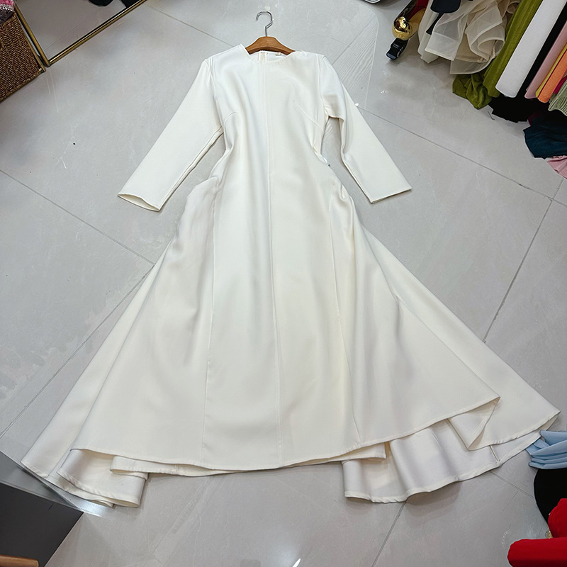 Thirteen line Australian niche French slant collar long sleeved slim fit dress solid color premium A-line skirt A2 # 8570 Thirteen line Australian niche French slant collar long sleeved slim fit dress solid color premium A-line skirt A2 # 8570