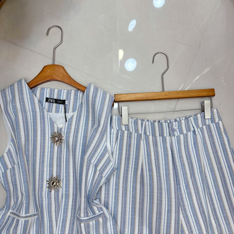 Thirteen line Australian niche exquisite button striped sleeveless top loose wide leg pants two-piece set A2 # 8131 Thirteen line Australian niche exquisite button striped sleeveless top loose wide leg pants two-piece set A2 # 8131