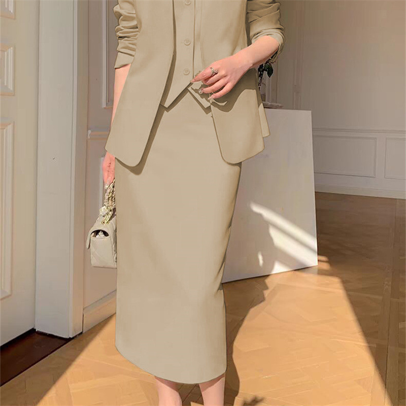Large size suit set for women in spring and autumn, with a slim and loose fit, suitable for casual commuting, professional attire, and temperament. Two piece suit for women Large size suit set for women in spring and autumn, with a slim and loose fit, suitable for casual commuting, professional attire, and temperament. Two piece suit for women