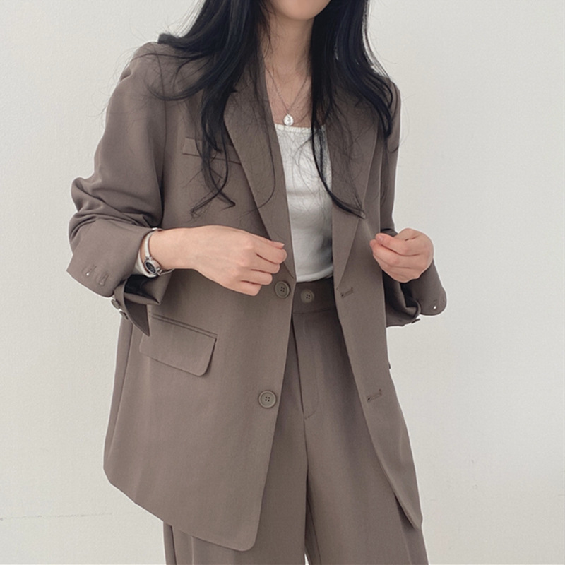 Small suit retro jacket slim fashion 2025 Spring and Autumn women's Korean version casual design sense top and trousers set Small suit retro jacket slim fashion 2025 Spring and Autumn women's Korean version casual design sense top and trousers set