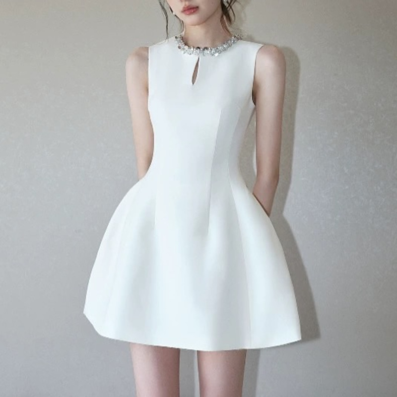 Australian fashion show style socialite style short skirt 2025 new round neck diamond studded sleeveless high-end waist cinching dress for women Australian fashion show style socialite style short skirt 2025 new round neck diamond studded sleeveless high-end waist cinching dress for women