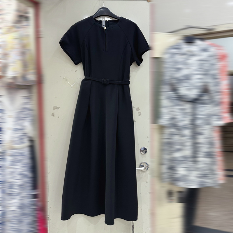 Thirteen Rows Australia's new short sleeved solid color round neck dress with temperament commuting long skirt and belt C1 # 1953 Thirteen Rows Australia's new short sleeved solid color round neck dress with temperament commuting long skirt and belt C1 # 1953