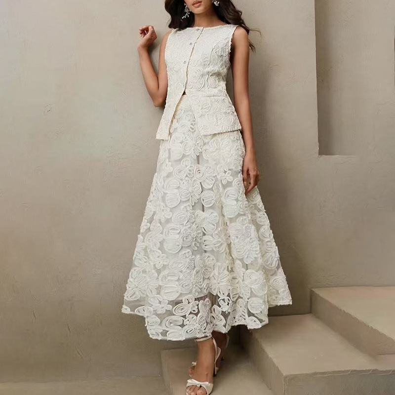 French gentle style two-piece set 2025 new lace crochet sleeveless top+high waist slimming A-line skirt set for women