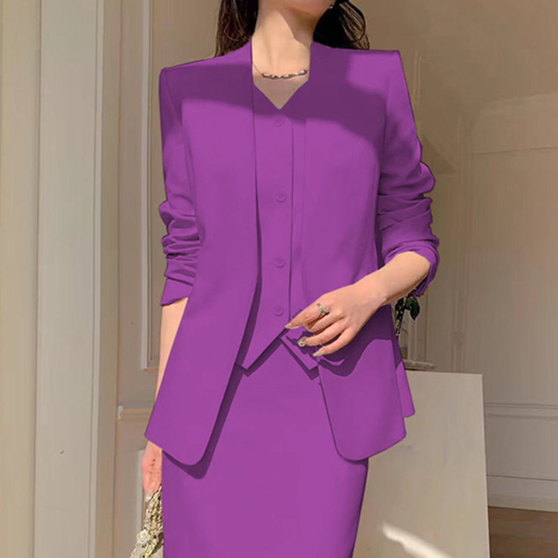 Large size suit set for women in spring and autumn, with a slim and loose fit, suitable for casual commuting, professional attire, and temperament. Two piece suit for women Large size suit set for women in spring and autumn, with a slim and loose fit, suitable for casual commuting, professional attire, and temperament. Two piece suit for women