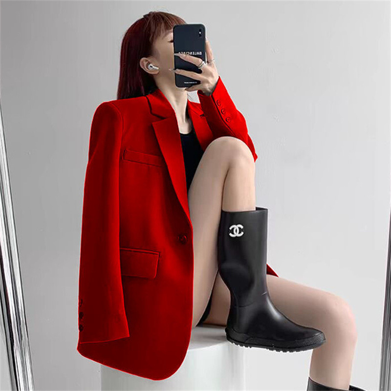 Grey small suit jacket for women in Spring and Autumn 2025, new small and high-end design, niche casual short suit Grey small suit jacket for women in Spring and Autumn 2025, new small and high-end design, niche casual short suit