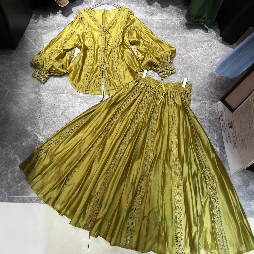 Thirteen new export heavy industry lace long sleeved shirt+large swing long skirt 2-piece set A2 # 8795 Thirteen new export heavy industry lace long sleeved shirt+large swing long skirt 2-piece set A2 # 8795