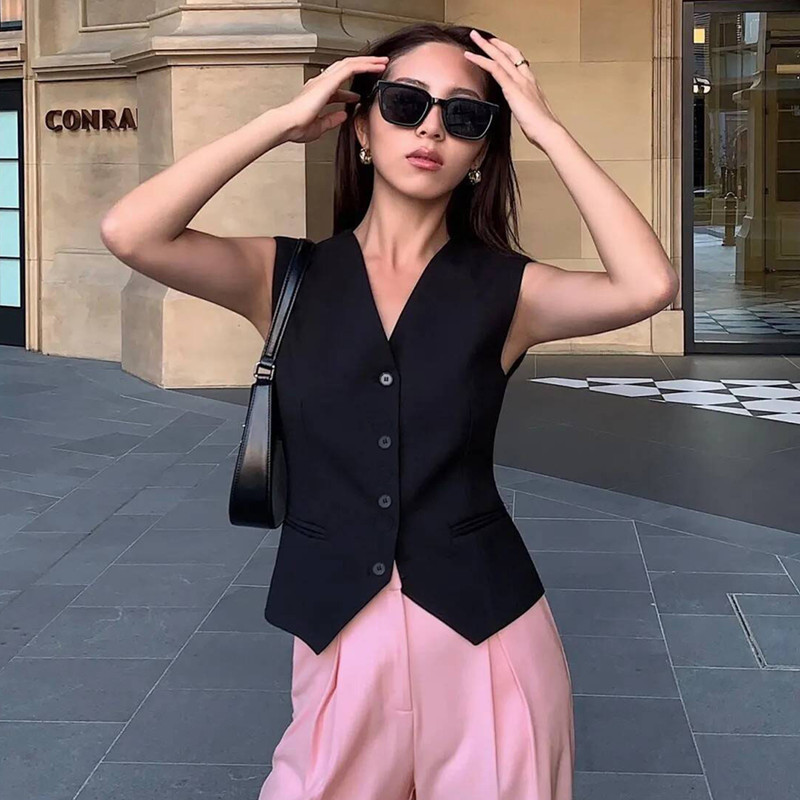 Black V-neck small suit, vest, women's outfit, retro short style, stacked fashion vest, vest, vest, vest, vest, sleeveless, camisole top Black V-neck small suit, vest, women's outfit, retro short style, stacked fashion vest, vest, vest, vest, vest, sleeveless, camisole top