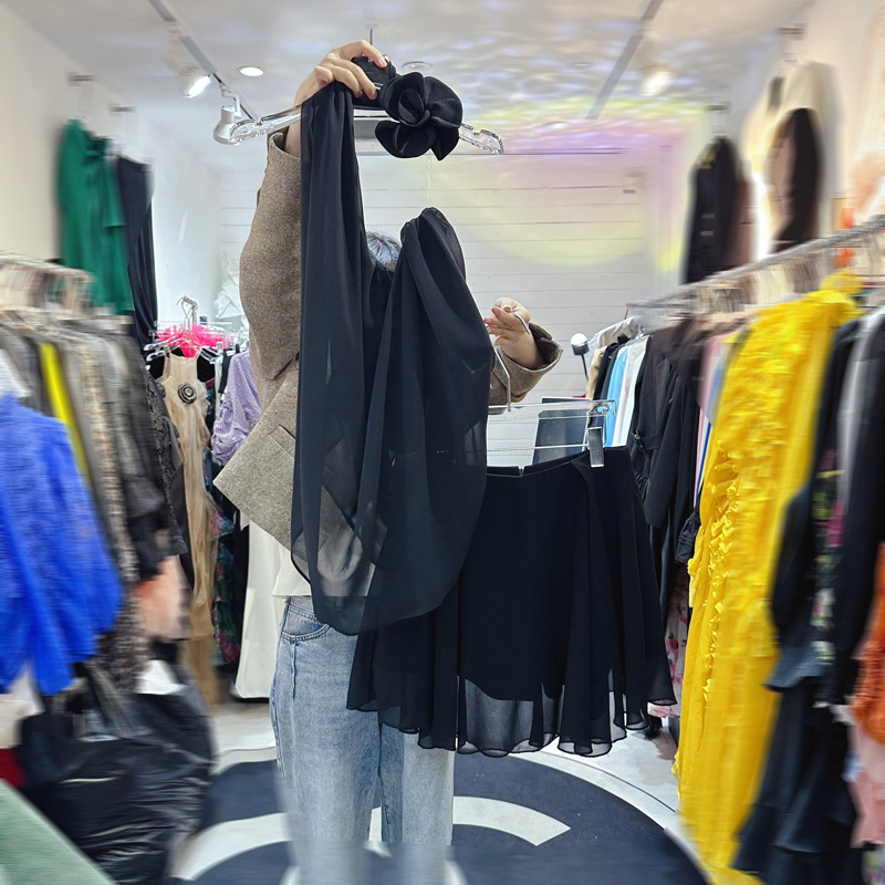 Thirteen line three-dimensional flower spicy girl beautiful back hanging neck vest design set casual wide leg pants set C1 # 1269 Thirteen line three-dimensional flower spicy girl beautiful back hanging neck vest design set casual wide leg pants set C1 # 1269