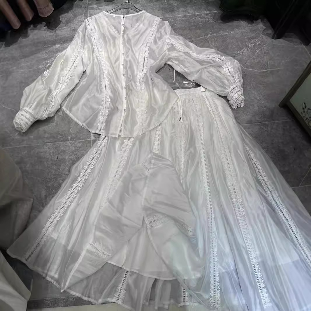 Thirteen new export heavy industry lace long sleeved shirt+large swing long skirt 2-piece set A2 # 8795 Thirteen new export heavy industry lace long sleeved shirt+large swing long skirt 2-piece set A2 # 8795