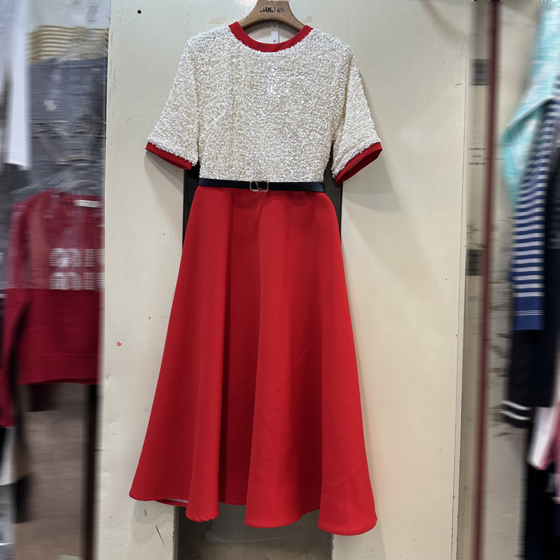 Thirteen Rows Australia's new round neck short sleeved heavy sequined waist cinched mid length skirt with waistband dress A2 # 8677 Thirteen Rows Australia's new round neck short sleeved heavy sequined waist cinched mid length skirt with waistband dress A2 # 8677