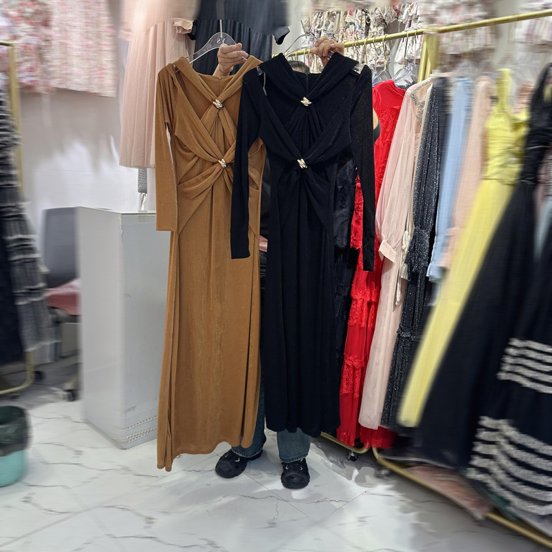 Thirteen line Vietnamese sexy slimming off off shoulder bottom long skirt women's metal buckle knitted long sleeved dress F1 # 6913 Thirteen line Vietnamese sexy slimming off off shoulder bottom long skirt women's metal buckle knitted long sleeved dress F1 # 6913