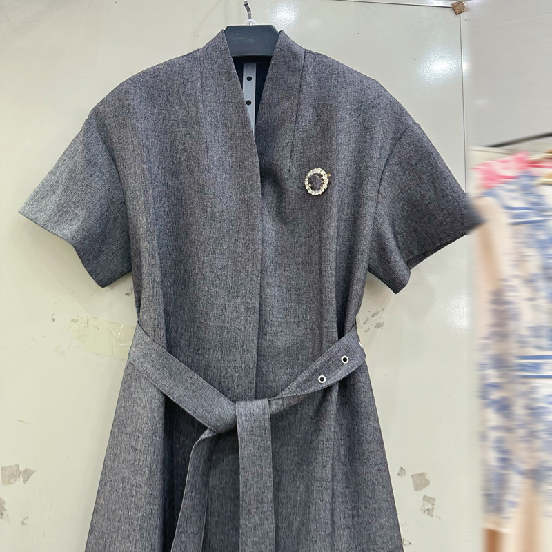 Thirteen Rows Australian niche new short sleeved dark gray V-neck belt brooch slim long dress C1 # 2135 Thirteen Rows Australian niche new short sleeved dark gray V-neck belt brooch slim long dress C1 # 2135