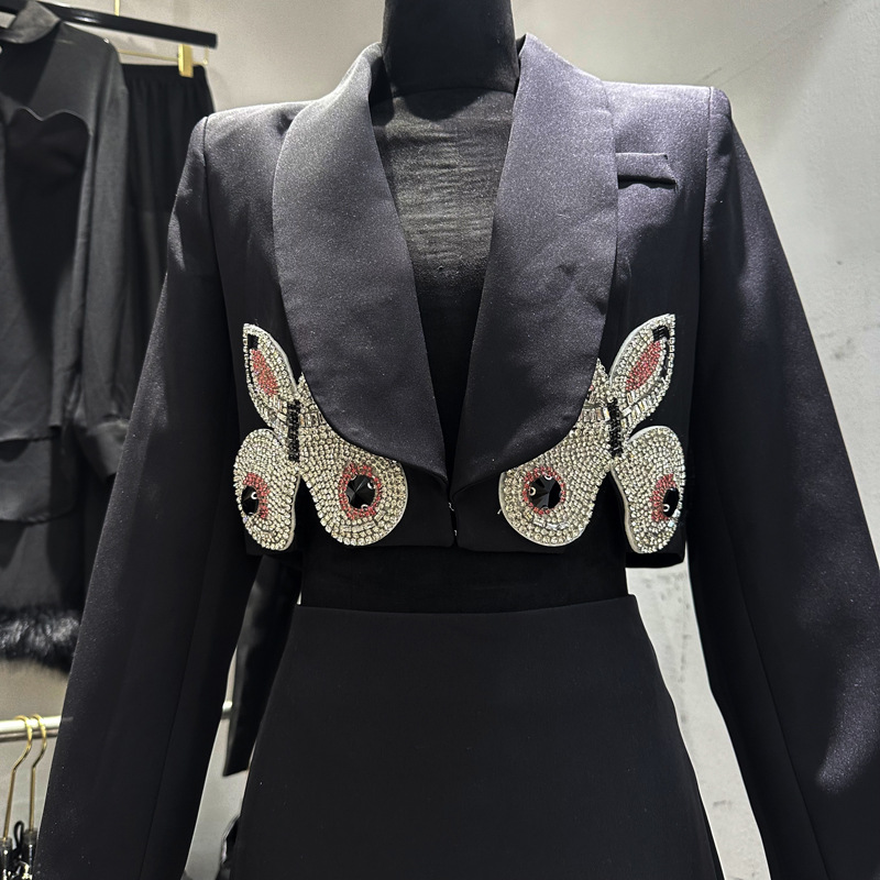Thirteen line socialite high-end diamond studded butterfly suit, lapel deep V suit top+high waisted skirt F1 # 6823 Thirteen line socialite high-end diamond studded butterfly suit, lapel deep V suit top+high waisted skirt F1 # 6823