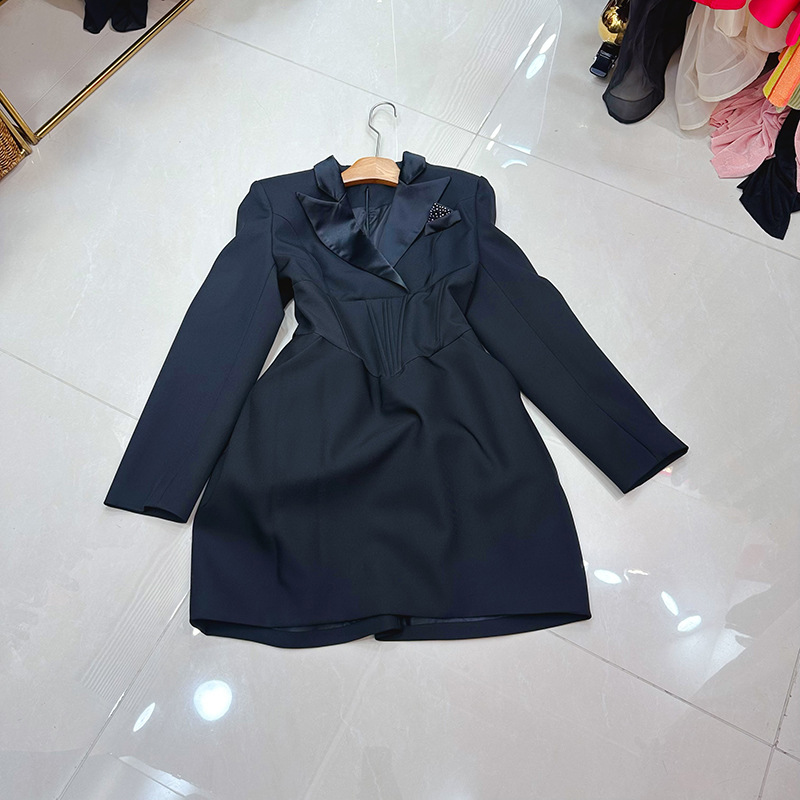 Thirteen Rows Vietnam's niche diamond studded suit collar, long sleeved waist cinched flower bud dress, European and American style new A2 # 8583 Thirteen Rows Vietnam's niche diamond studded suit collar, long sleeved waist cinched flower bud dress, European and American style new A2 # 8583