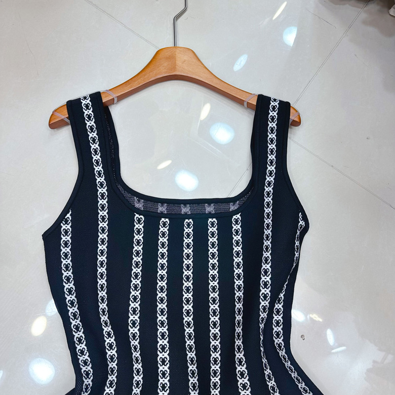 Thirteen Rows Australia's new French style floral jacquard striped slim knit suspender A-line dress A2 # 8500 Thirteen Rows Australia's new French style floral jacquard striped slim knit suspender A-line dress A2 # 8500