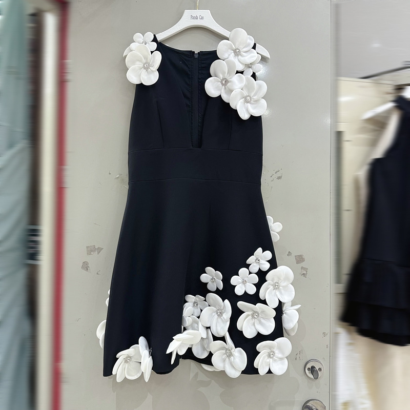 Thirteen new heavy industry diamond inlaid three-dimensional flower A-line sleeveless dress, light luxury slimming vest skirt C1 # 1907