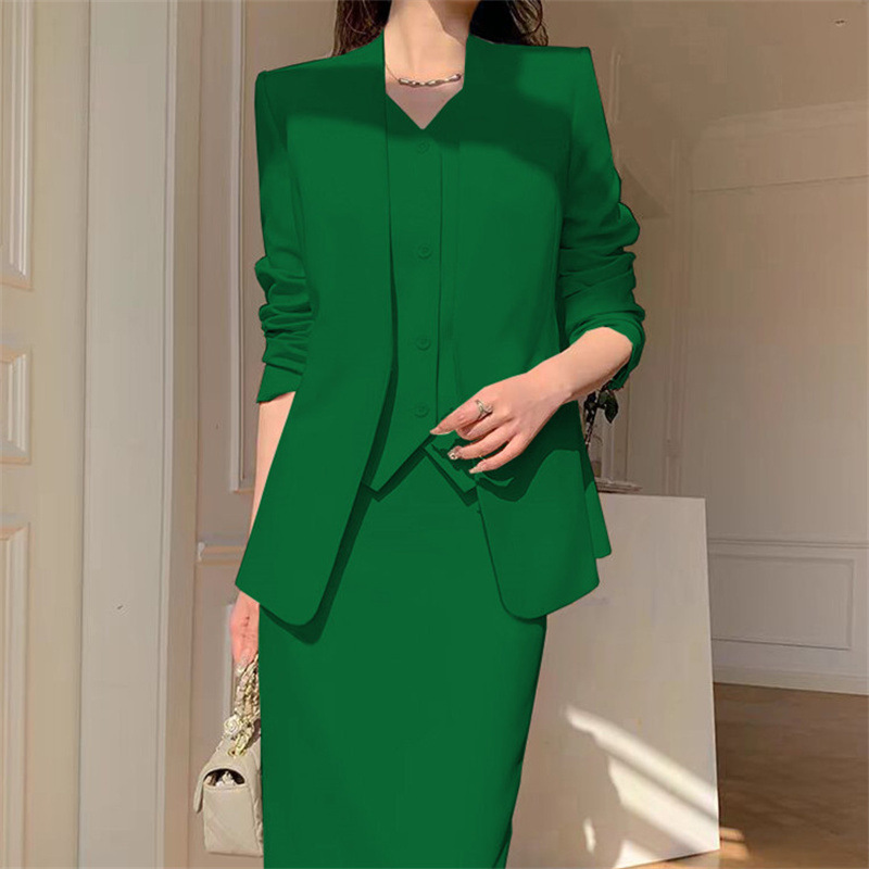 Large size suit set for women in spring and autumn, with a slim and loose fit, suitable for casual commuting, professional attire, and temperament. Two piece suit for women Large size suit set for women in spring and autumn, with a slim and loose fit, suitable for casual commuting, professional attire, and temperament. Two piece suit for women